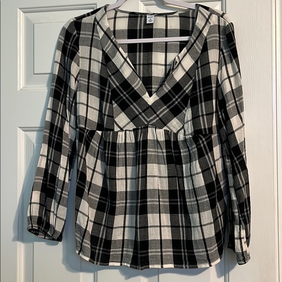 Black and white Old Navy blouse - Picture 1 of 3
